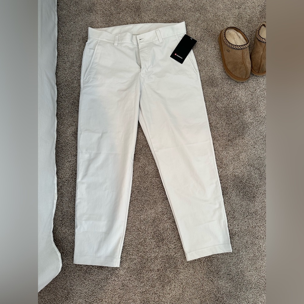 NWT Men’s Lulu lemon relaxed tapered trouser Bone color